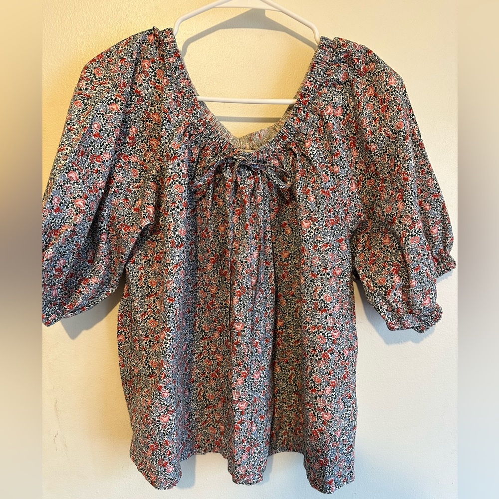 Doen Jardin Blouse Floral Puff Sleeve Blouse in Navy and Coral